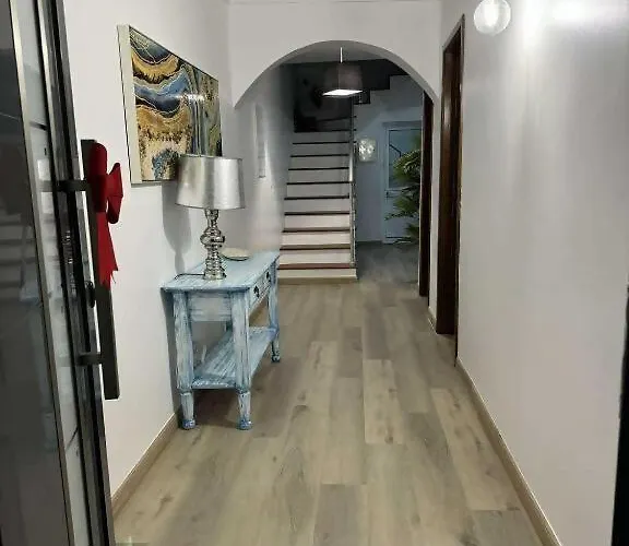 Alvarenga House